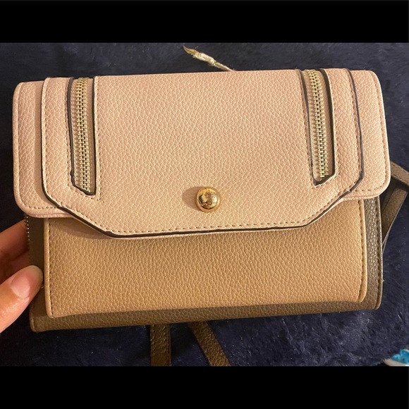 Jessica Simpson Handbags - Jessica Simpson crossbody